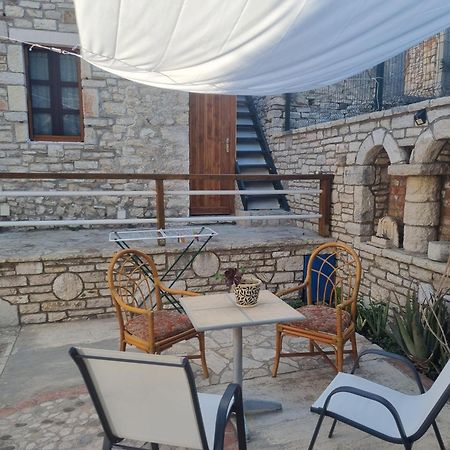 Villa Olive Old 체파로 외부 사진