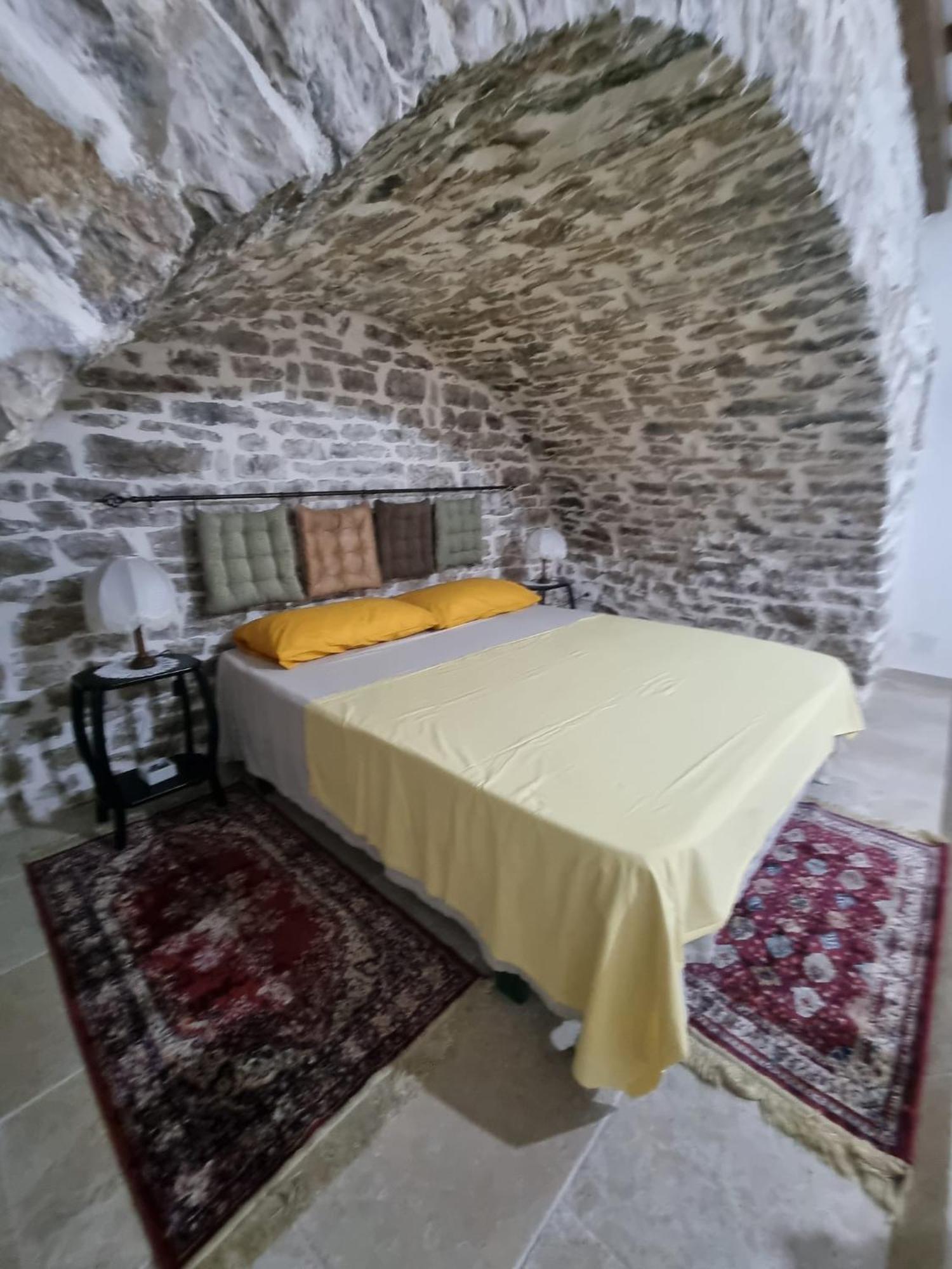 Villa Olive Old 체파로 외부 사진