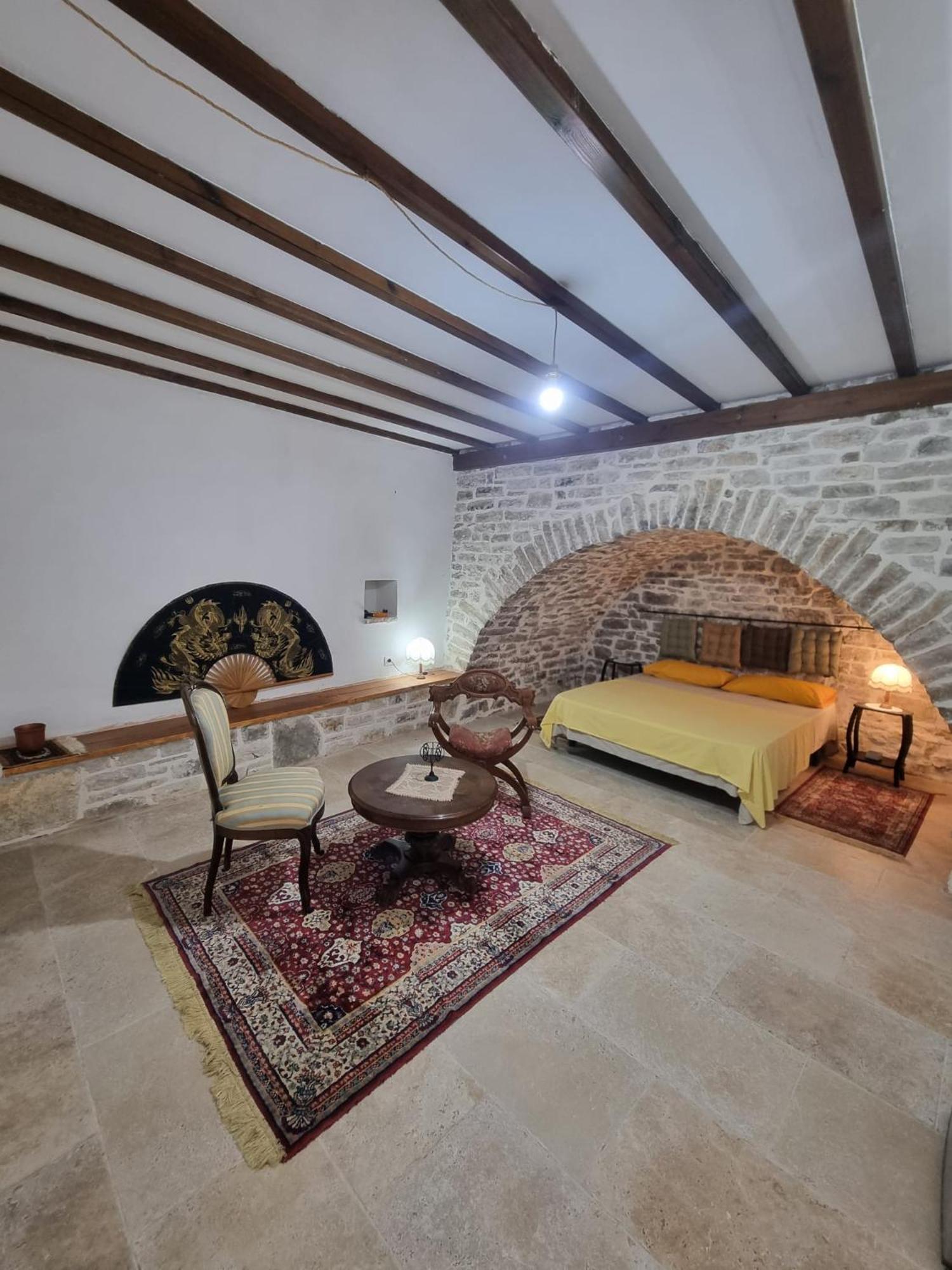 Villa Olive Old 체파로 외부 사진