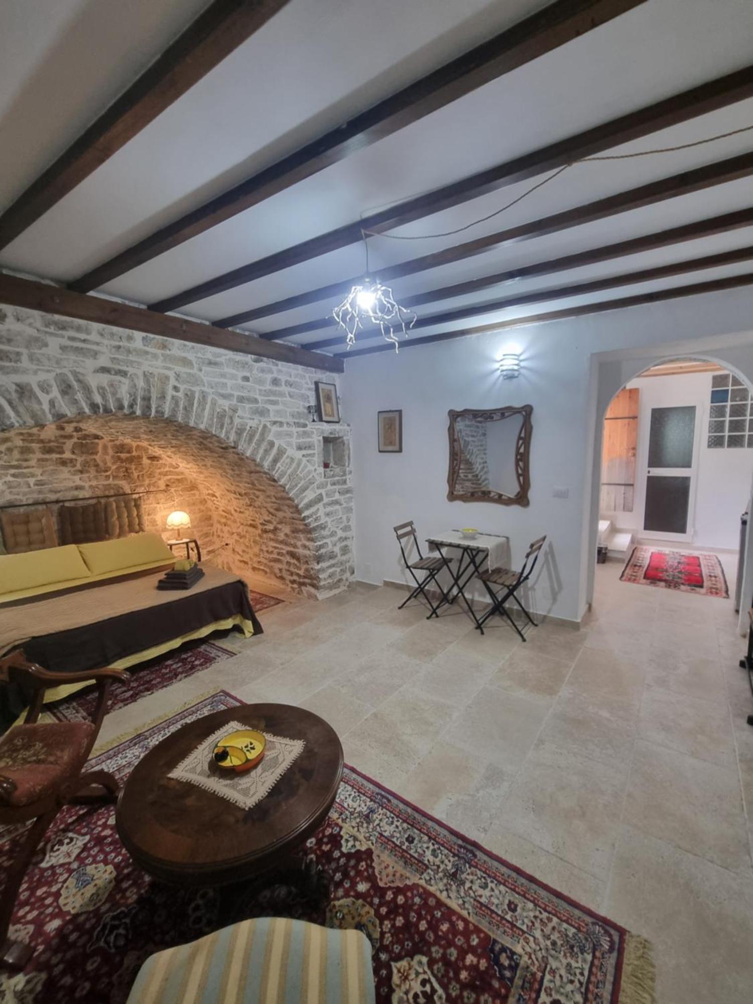 Villa Olive Old 체파로 외부 사진
