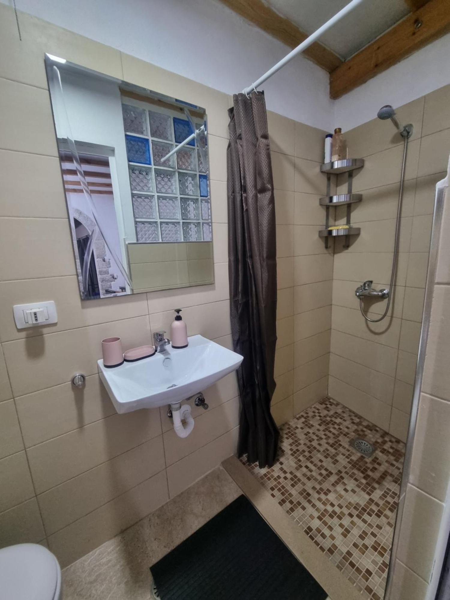 Villa Olive Old 체파로 외부 사진