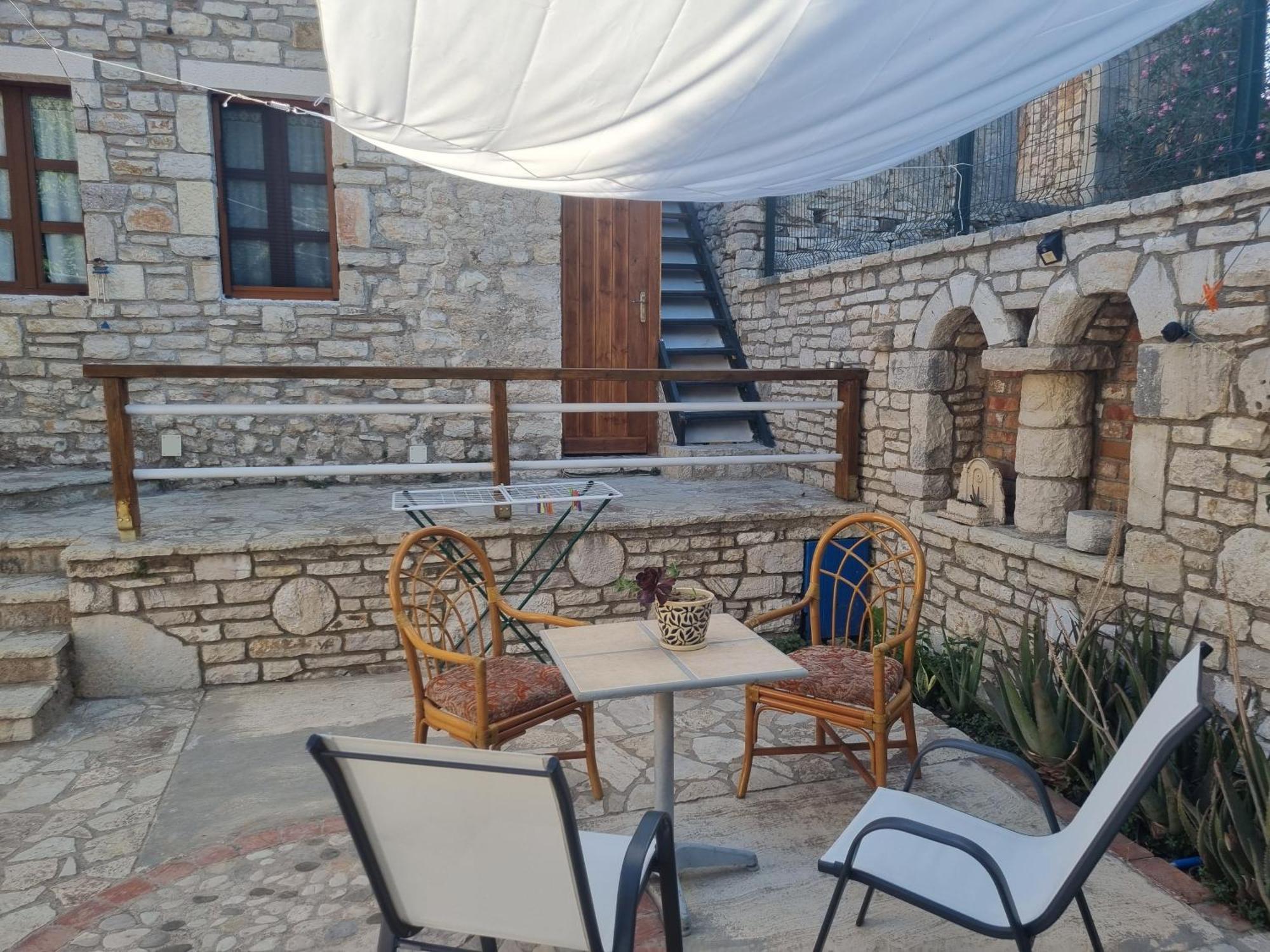 Villa Olive Old 체파로 외부 사진