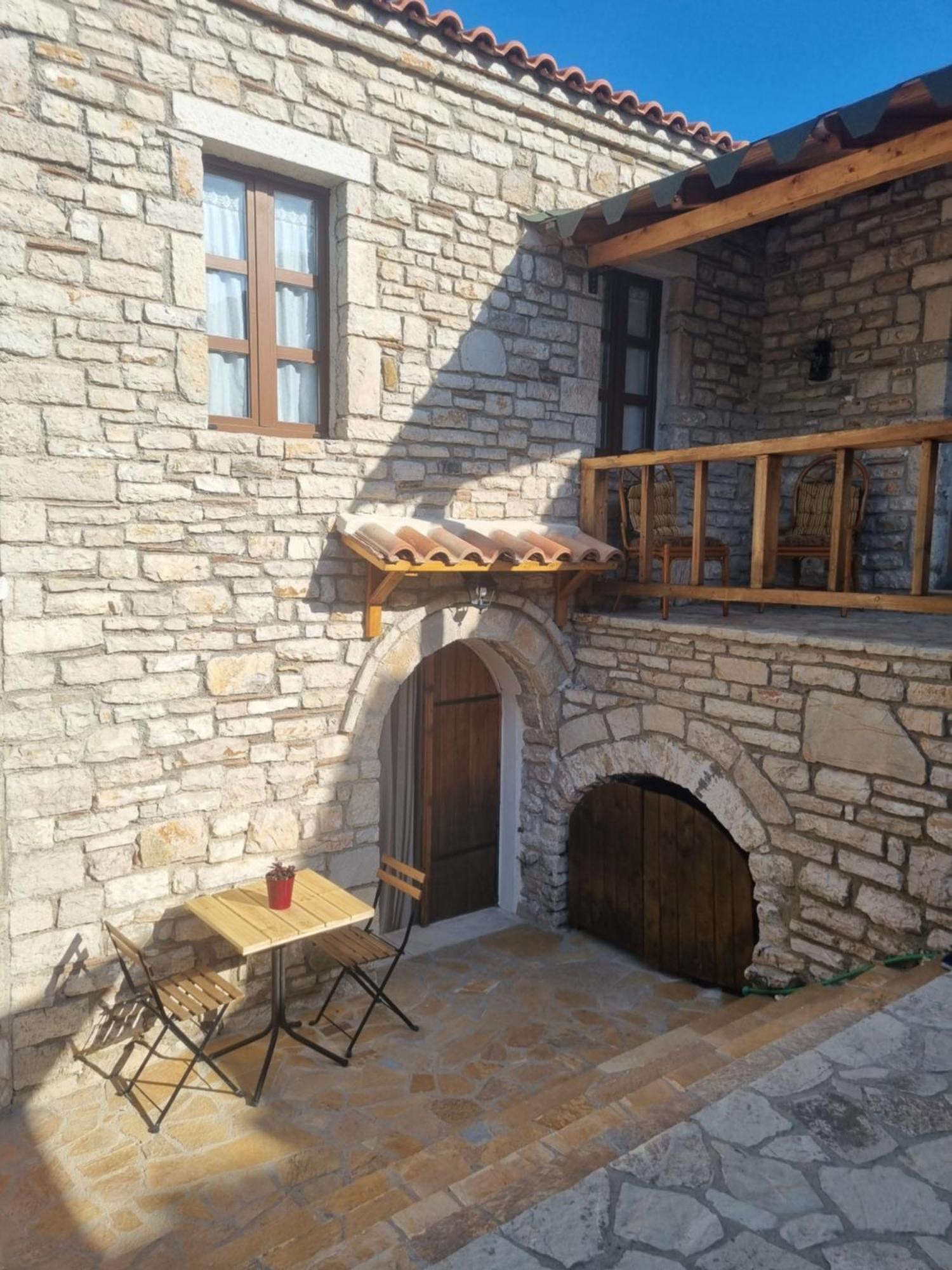 Villa Olive Old 체파로 외부 사진