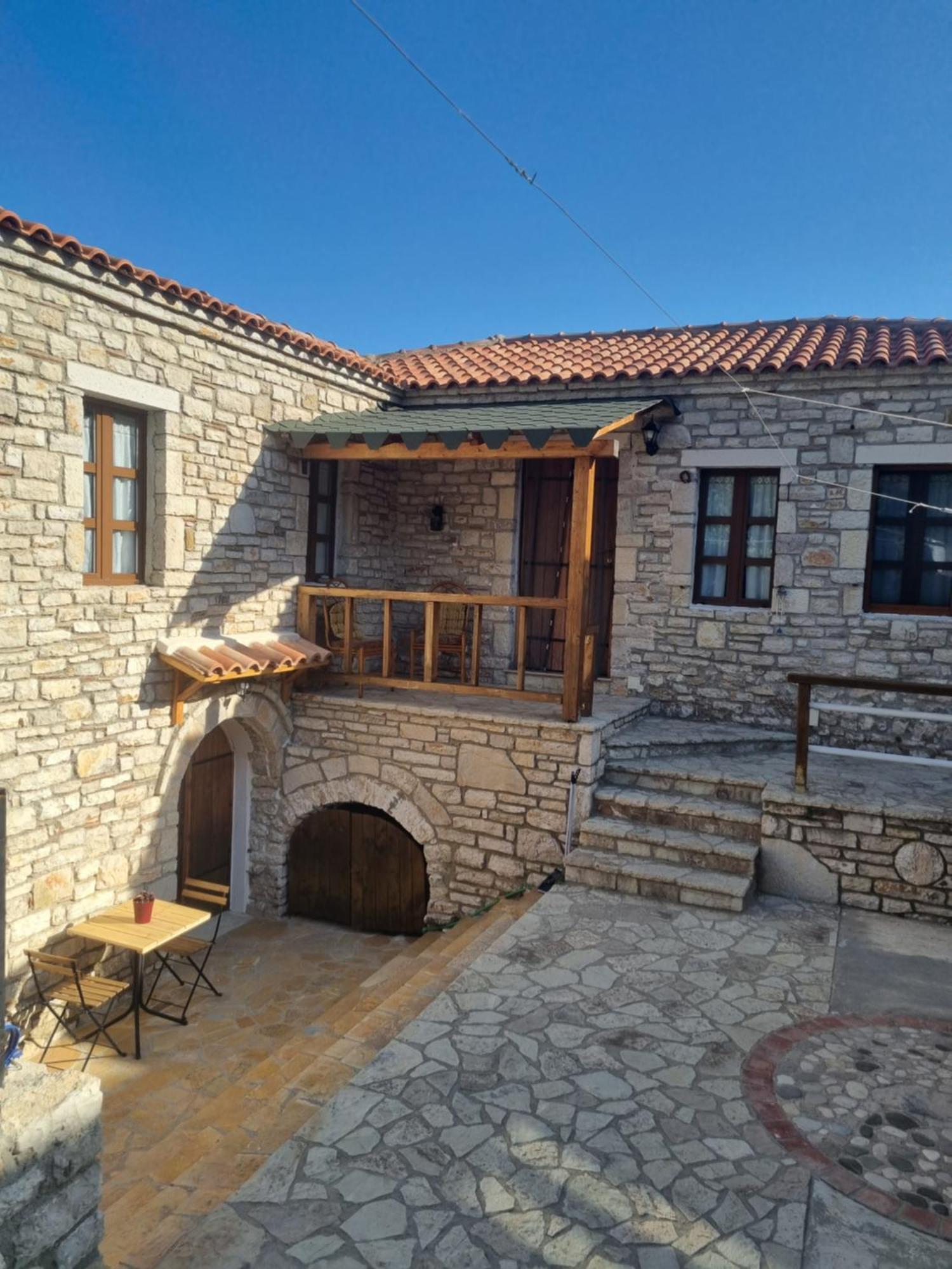 Villa Olive Old 체파로 외부 사진