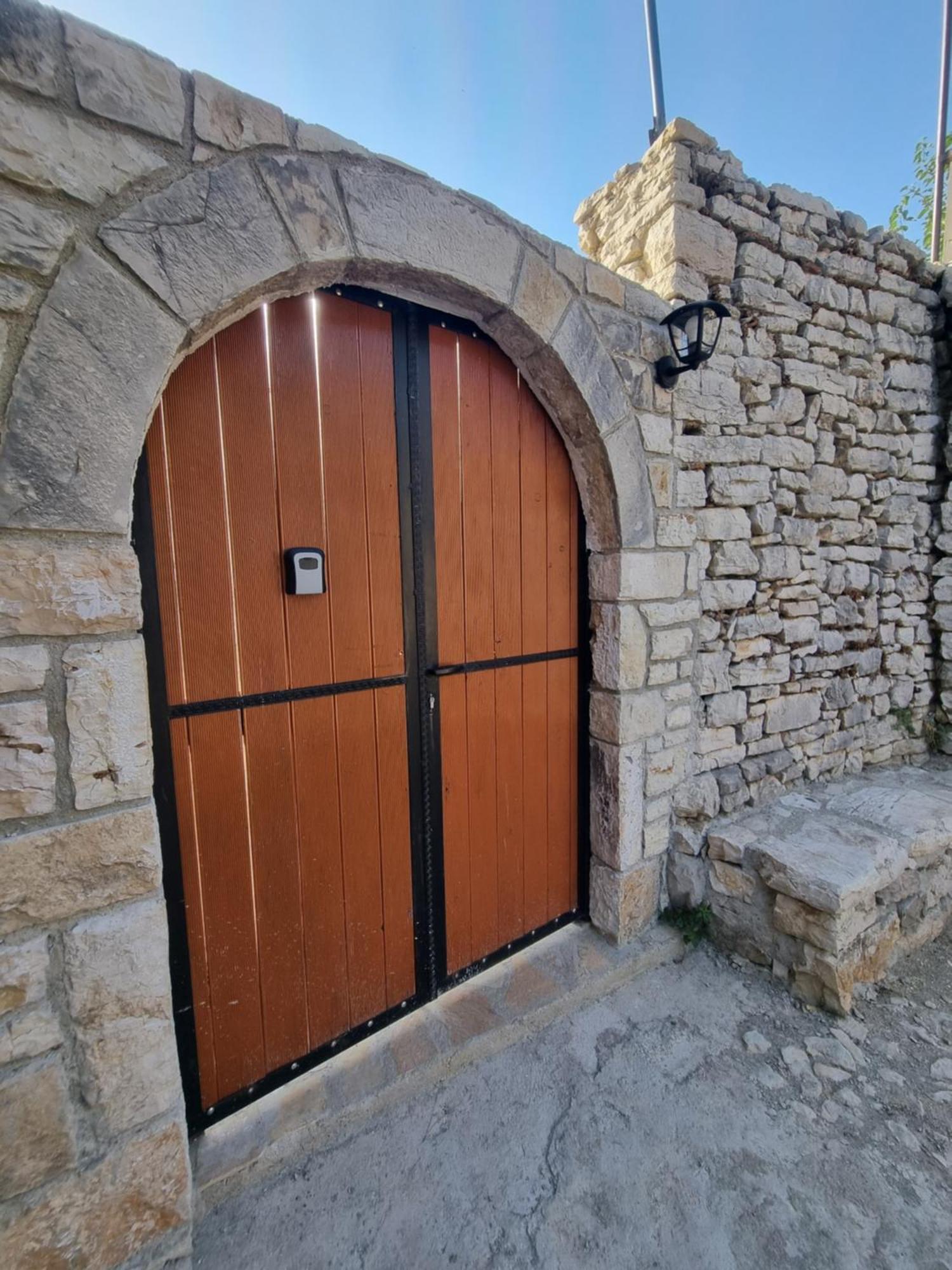 Villa Olive Old 체파로 외부 사진